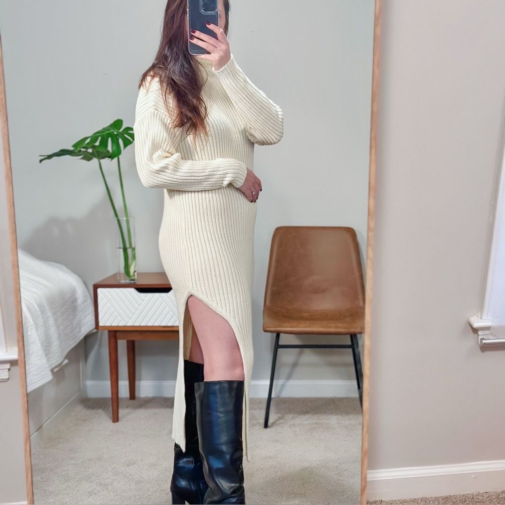 White ribbed stretching knit dress, size US 4-6-8